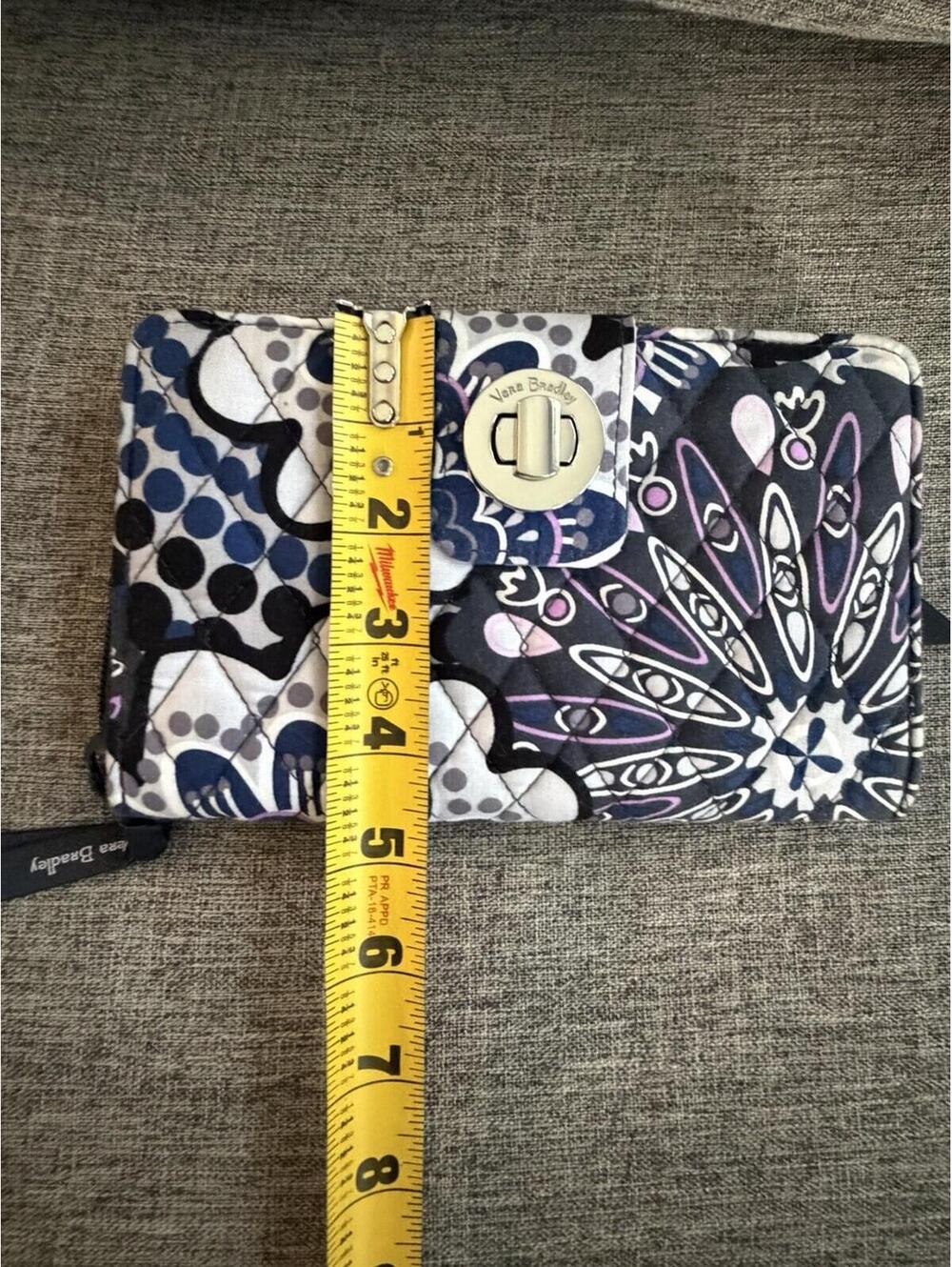 Vera Bradley Turnlock In Mimosa Medallion Quilted RFID Zip Around Organizer - Picture 4 of 5